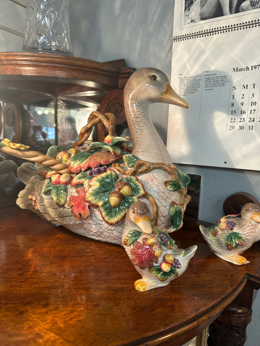 Flowery porcelain geese